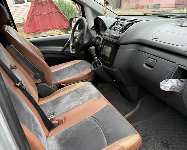 Серый Мерседес Вито, объемом двигателя 2.2 л и пробегом 327 тыс. км за 10500 $, фото 10 на Automoto.ua