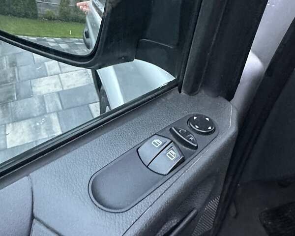 Серый Мерседес Вито, объемом двигателя 2.14 л и пробегом 335 тыс. км за 13300 $, фото 15 на Automoto.ua