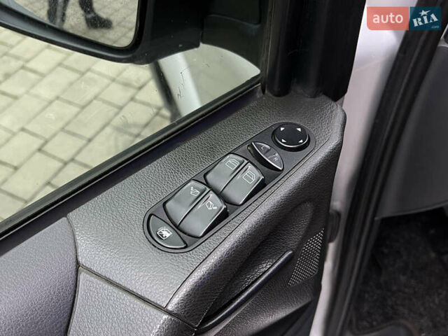 Серый Мерседес Вито, объемом двигателя 2.14 л и пробегом 305 тыс. км за 12999 $, фото 13 на Automoto.ua