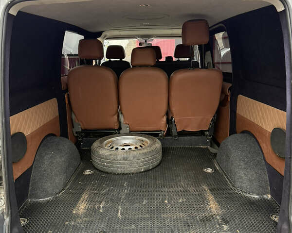 Серый Мерседес Вито, объемом двигателя 2.2 л и пробегом 327 тыс. км за 10500 $, фото 4 на Automoto.ua