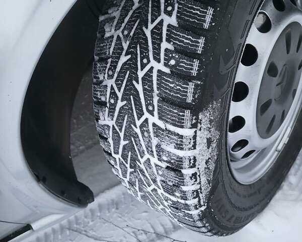 Сірий Мерседес Віто, об'ємом двигуна 2.14 л та пробігом 201 тис. км за 12800 $, фото 83 на Automoto.ua