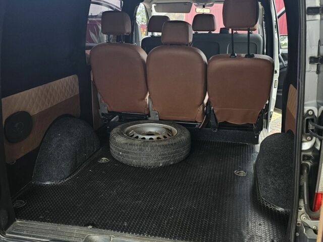 Серый Мерседес Вито, объемом двигателя 2.1 л и пробегом 328 тыс. км за 10100 $, фото 6 на Automoto.ua