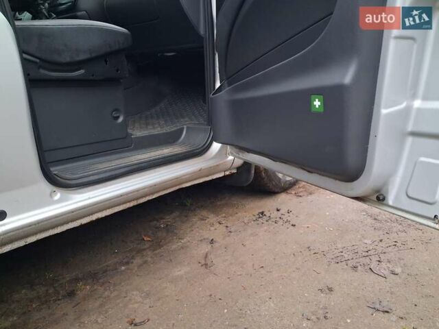 Серый Мерседес Вито, объемом двигателя 2.1 л и пробегом 250 тыс. км за 8900 $, фото 7 на Automoto.ua