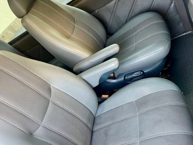 Серый Мерседес Вито, объемом двигателя 2.1 л и пробегом 330 тыс. км за 10690 $, фото 7 на Automoto.ua