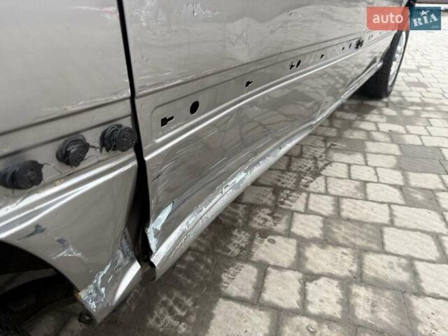 Серый Мерседес Вито, объемом двигателя 2.14 л и пробегом 370 тыс. км за 10500 $, фото 6 на Automoto.ua