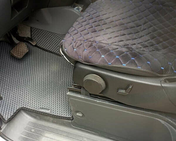 Серый Мерседес Вито, объемом двигателя 2.2 л и пробегом 287 тыс. км за 13500 $, фото 25 на Automoto.ua