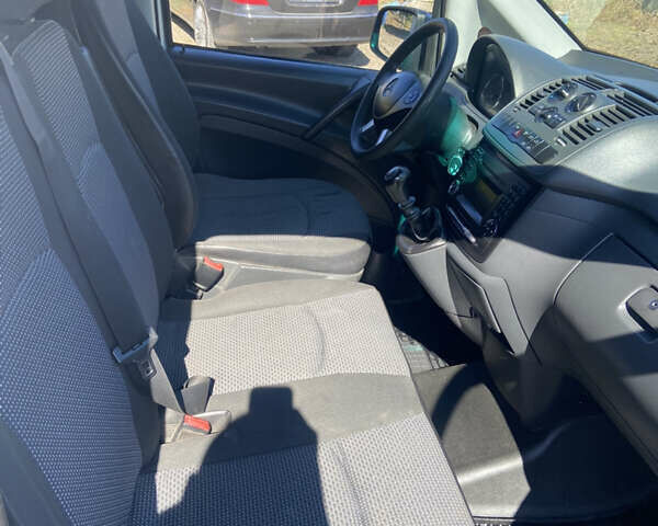 Серый Мерседес Вито, объемом двигателя 2.14 л и пробегом 355 тыс. км за 10800 $, фото 3 на Automoto.ua