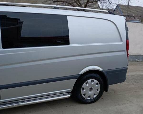 Серый Мерседес Вито, объемом двигателя 2.2 л и пробегом 287 тыс. км за 13500 $, фото 5 на Automoto.ua