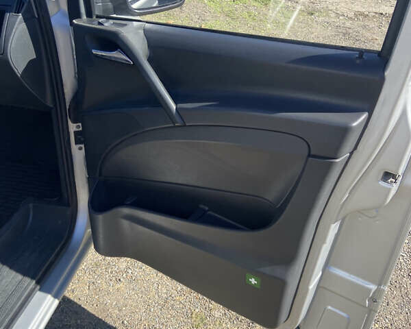 Серый Мерседес Вито, объемом двигателя 2.14 л и пробегом 355 тыс. км за 10800 $, фото 4 на Automoto.ua