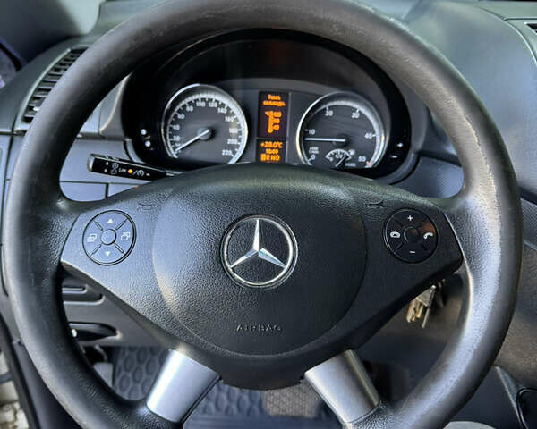 Серый Мерседес Вито, объемом двигателя 2.99 л и пробегом 430 тыс. км за 12800 $, фото 18 на Automoto.ua