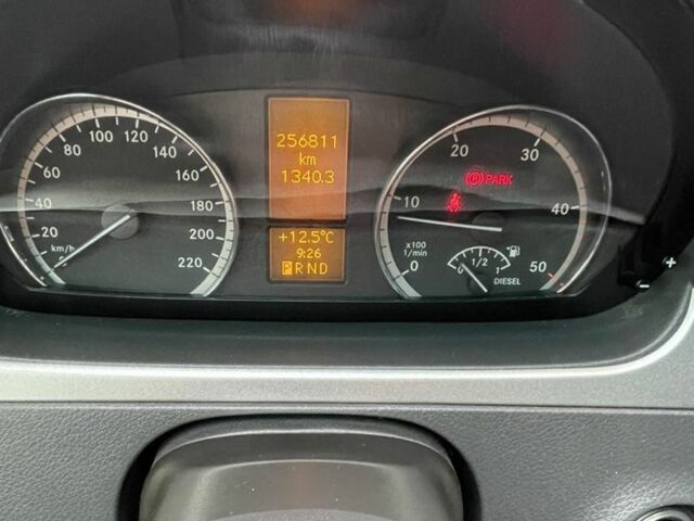 Серый Мерседес Вито, объемом двигателя 2.1 л и пробегом 260 тыс. км за 11500 $, фото 2 на Automoto.ua