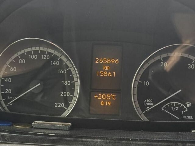 Сірий Мерседес Віто, об'ємом двигуна 2.14 л та пробігом 265 тис. км за 14900 $, фото 5 на Automoto.ua