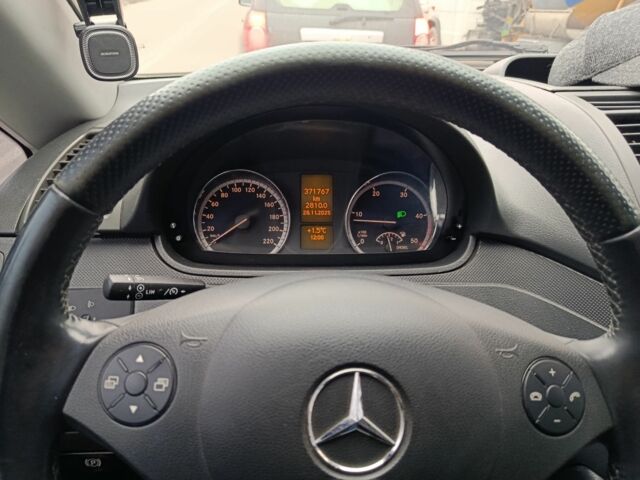 Серый Мерседес Вито, объемом двигателя 2.1 л и пробегом 371 тыс. км за 14000 $, фото 3 на Automoto.ua