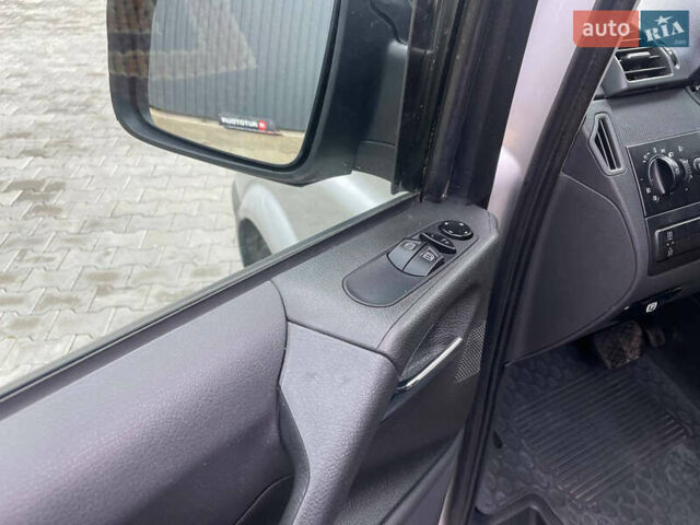 Серый Мерседес Вито, объемом двигателя 2.1 л и пробегом 229 тыс. км за 15158 $, фото 4 на Automoto.ua