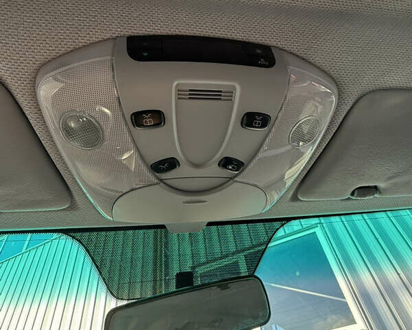 Серый Мерседес Вито, объемом двигателя 2.14 л и пробегом 263 тыс. км за 17300 $, фото 10 на Automoto.ua