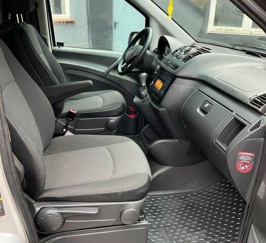 Серый Мерседес Вито, объемом двигателя 2.2 л и пробегом 213 тыс. км за 2800 $, фото 7 на Automoto.ua