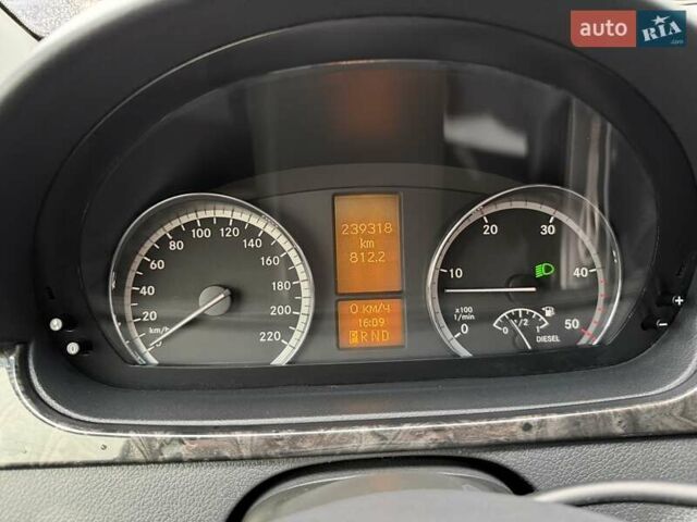 Серый Мерседес Вито, объемом двигателя 2.99 л и пробегом 240 тыс. км за 19950 $, фото 6 на Automoto.ua