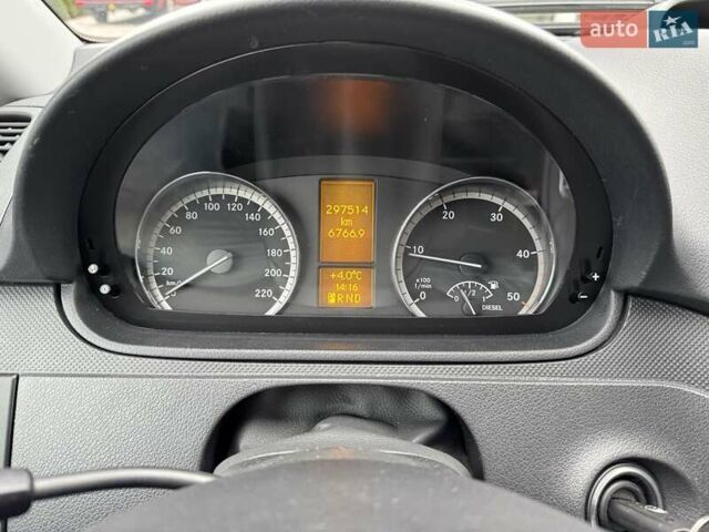 Серый Мерседес Вито, объемом двигателя 2.1 л и пробегом 297 тыс. км за 14900 $, фото 21 на Automoto.ua