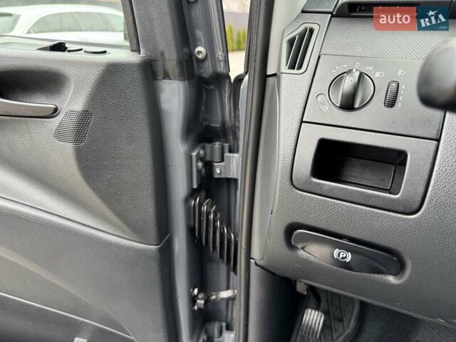 Серый Мерседес Вито, объемом двигателя 2.1 л и пробегом 297 тыс. км за 14900 $, фото 29 на Automoto.ua