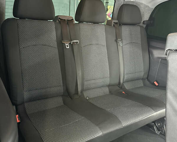 Серый Мерседес Вито, объемом двигателя 2.2 л и пробегом 247 тыс. км за 19999 $, фото 45 на Automoto.ua