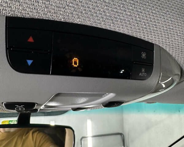 Серый Мерседес Вито, объемом двигателя 2.2 л и пробегом 247 тыс. км за 19999 $, фото 36 на Automoto.ua