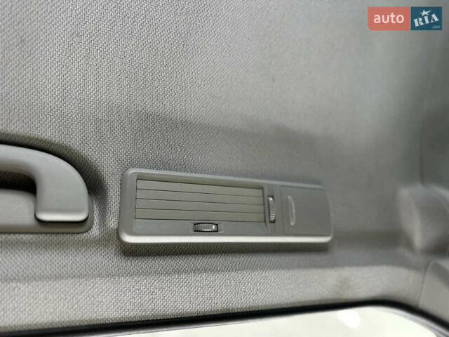 Серый Мерседес Вито, объемом двигателя 2.2 л и пробегом 247 тыс. км за 19999 $, фото 49 на Automoto.ua