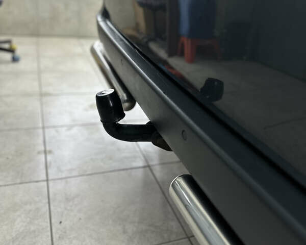 Серый Мерседес Вито, объемом двигателя 2.2 л и пробегом 247 тыс. км за 19999 $, фото 15 на Automoto.ua