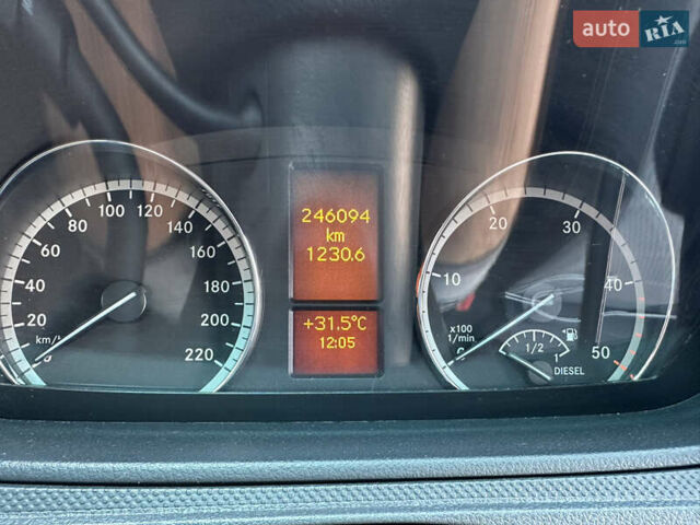 Серый Мерседес Вито, объемом двигателя 2.2 л и пробегом 247 тыс. км за 19999 $, фото 57 на Automoto.ua