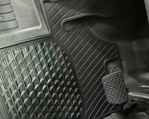 Серый Мерседес Вито, объемом двигателя 2.2 л и пробегом 247 тыс. км за 19999 $, фото 25 на Automoto.ua