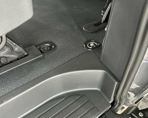 Серый Мерседес Вито, объемом двигателя 2.2 л и пробегом 247 тыс. км за 19999 $, фото 50 на Automoto.ua