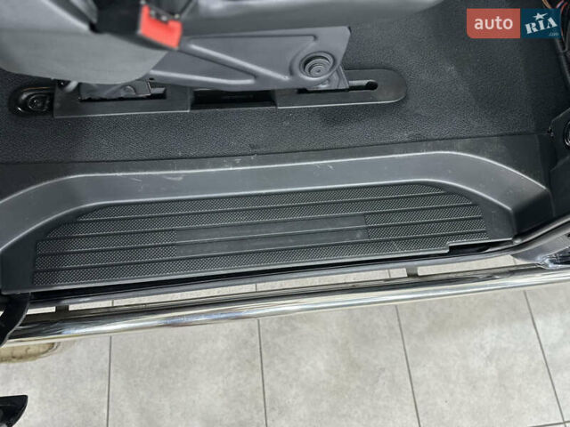 Серый Мерседес Вито, объемом двигателя 2.2 л и пробегом 247 тыс. км за 19999 $, фото 52 на Automoto.ua