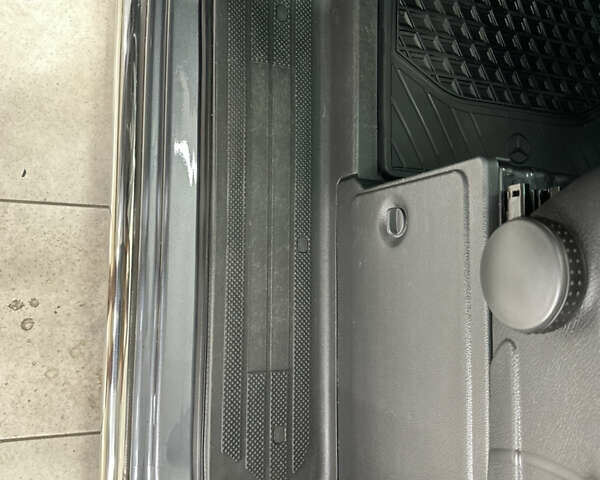 Серый Мерседес Вито, объемом двигателя 2.2 л и пробегом 247 тыс. км за 19999 $, фото 24 на Automoto.ua