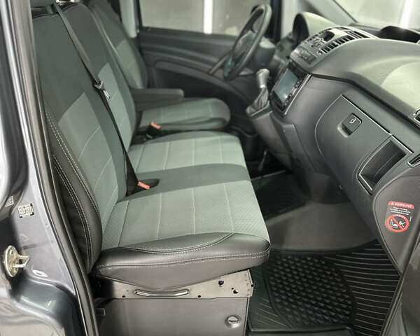 Серый Мерседес Вито, объемом двигателя 2.2 л и пробегом 247 тыс. км за 19999 $, фото 56 на Automoto.ua