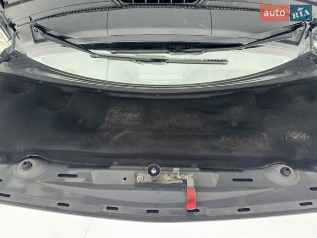 Серый Мерседес Вито, объемом двигателя 2.1 л и пробегом 297 тыс. км за 14900 $, фото 48 на Automoto.ua