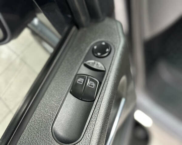 Серый Мерседес Вито, объемом двигателя 2.2 л и пробегом 247 тыс. км за 19999 $, фото 23 на Automoto.ua