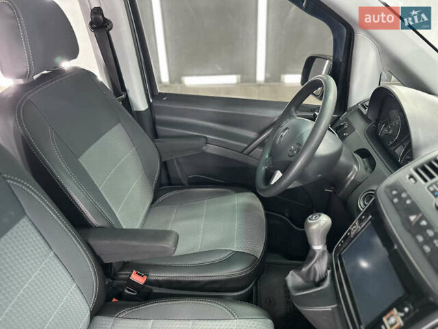 Серый Мерседес Вито, объемом двигателя 2.2 л и пробегом 247 тыс. км за 19999 $, фото 60 на Automoto.ua