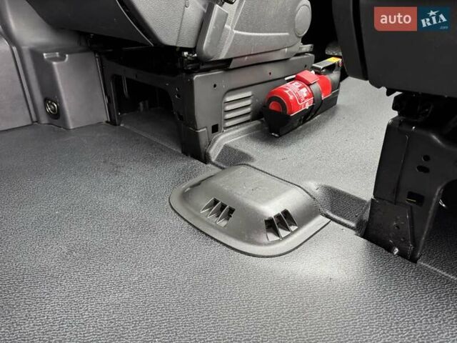 Серый Мерседес Вито, объемом двигателя 2.1 л и пробегом 297 тыс. км за 14900 $, фото 36 на Automoto.ua