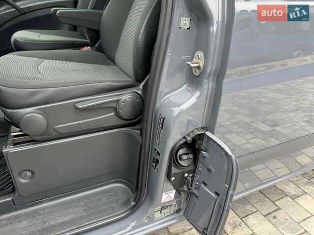 Серый Мерседес Вито, объемом двигателя 2.1 л и пробегом 297 тыс. км за 14900 $, фото 30 на Automoto.ua