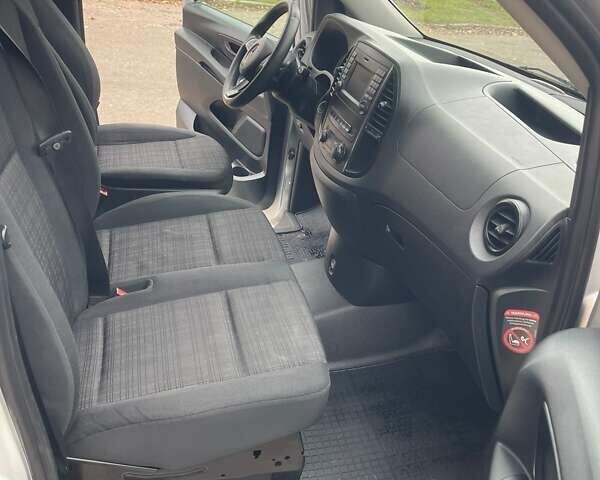 Серый Мерседес Вито, объемом двигателя 2.1 л и пробегом 223 тыс. км за 21800 $, фото 12 на Automoto.ua