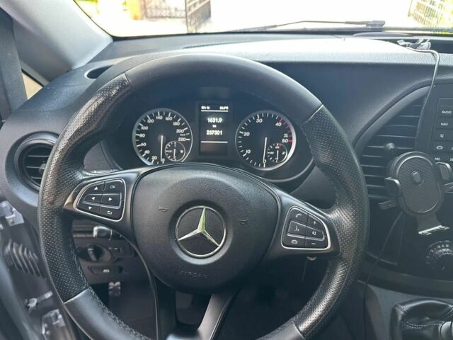 Серый Мерседес Вито, объемом двигателя 2.2 л и пробегом 255 тыс. км за 10800 $, фото 9 на Automoto.ua