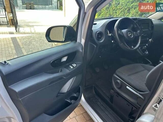 Серый Мерседес Вито, объемом двигателя 2.1 л и пробегом 255 тыс. км за 18000 $, фото 14 на Automoto.ua