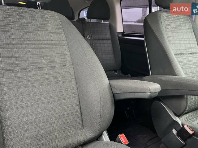 Серый Мерседес Вито, объемом двигателя 2.14 л и пробегом 180 тыс. км за 25500 $, фото 25 на Automoto.ua