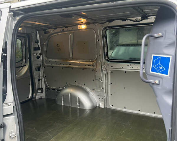 Серый Мерседес Вито, объемом двигателя 2.14 л и пробегом 247 тыс. км за 19420 $, фото 22 на Automoto.ua