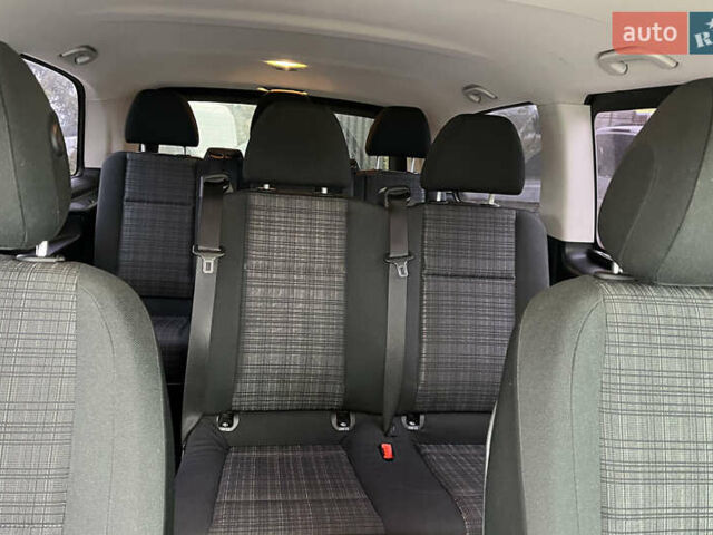 Серый Мерседес Вито, объемом двигателя 2.14 л и пробегом 180 тыс. км за 25500 $, фото 26 на Automoto.ua