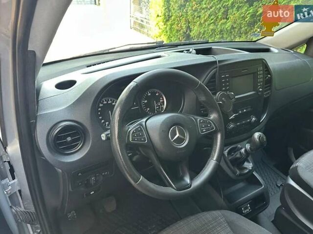 Серый Мерседес Вито, объемом двигателя 2.1 л и пробегом 255 тыс. км за 18000 $, фото 11 на Automoto.ua
