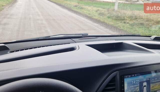 Серый Мерседес Вито, объемом двигателя 2.2 л и пробегом 355 тыс. км за 21500 $, фото 26 на Automoto.ua