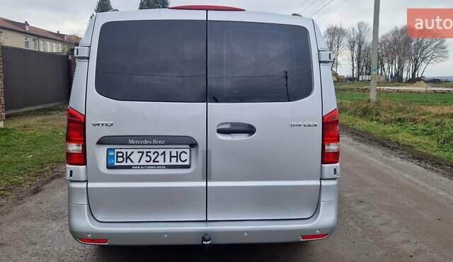 Серый Мерседес Вито, объемом двигателя 2.2 л и пробегом 355 тыс. км за 21500 $, фото 5 на Automoto.ua