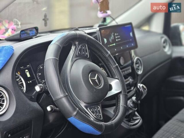 Серый Мерседес Вито, объемом двигателя 2.14 л и пробегом 300 тыс. км за 18850 $, фото 10 на Automoto.ua