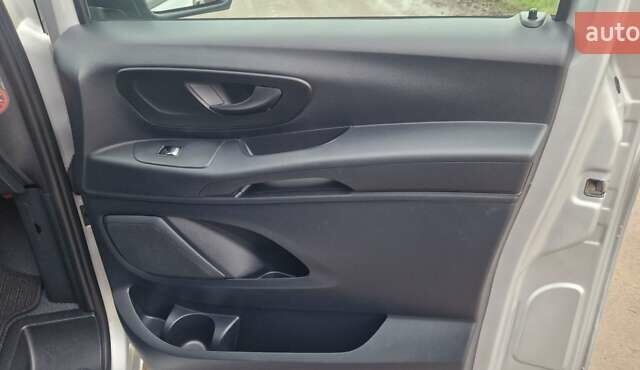 Серый Мерседес Вито, объемом двигателя 2.2 л и пробегом 355 тыс. км за 21500 $, фото 14 на Automoto.ua