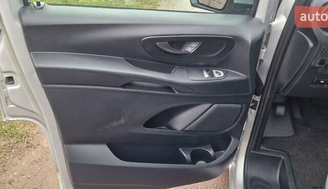 Серый Мерседес Вито, объемом двигателя 2.2 л и пробегом 355 тыс. км за 21500 $, фото 10 на Automoto.ua